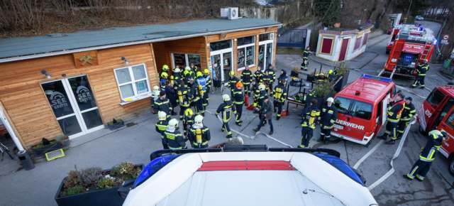Feuerwehrkräfte am Einsatzort | Foto: Pressestelle BFK Mödling/Mathias Seyfert