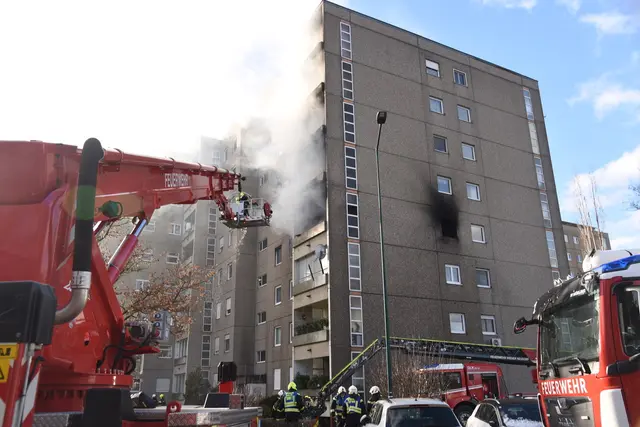 Die Feuerwehr im Löscheinsatz | Foto: Thomas Lenker/Monatsrevue