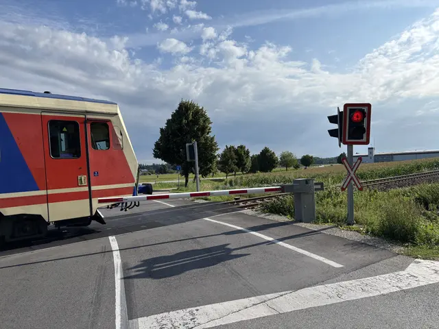 Ein 82-Jähriger krachte in Ebensee unter einer geschlossenen Bahnschranke mit einem Zug zusammen – zum Glück wurde dabei niemand verletzt. | Foto: MeinBezirk/Doms (SYMBOLFOTO)