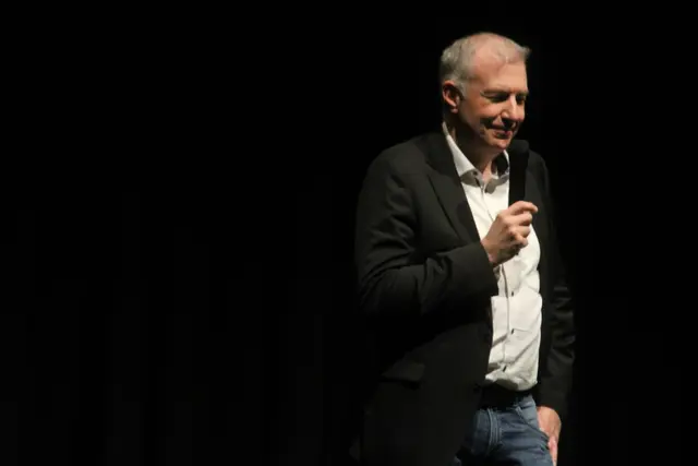 Kunsthaus Weiz Verantwortlicher Johann König begrüßte die Gäste im Kunsthaus Weiz. | Foto: Josef Hofmüller