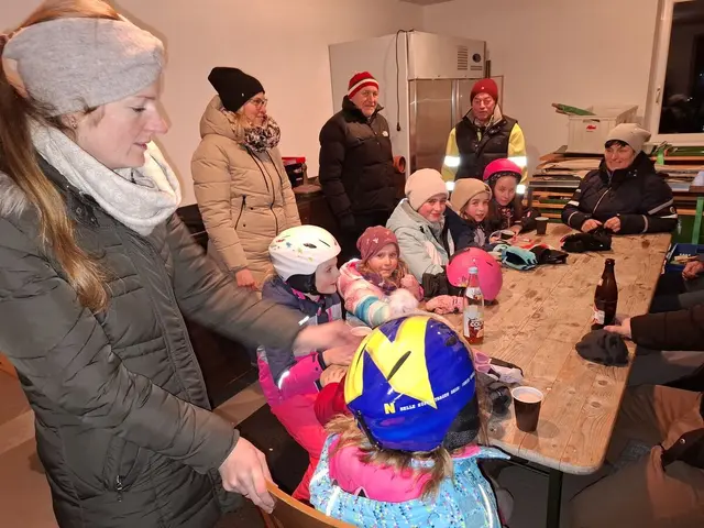 Eisarena Pabneukirchen. Kostenlos Eislaufschuhe ausleihen. Täglich von 8 bis 22 Uhr. So lange Eis is! Eismacher Karl Heindl. | Foto: Zinterhof
