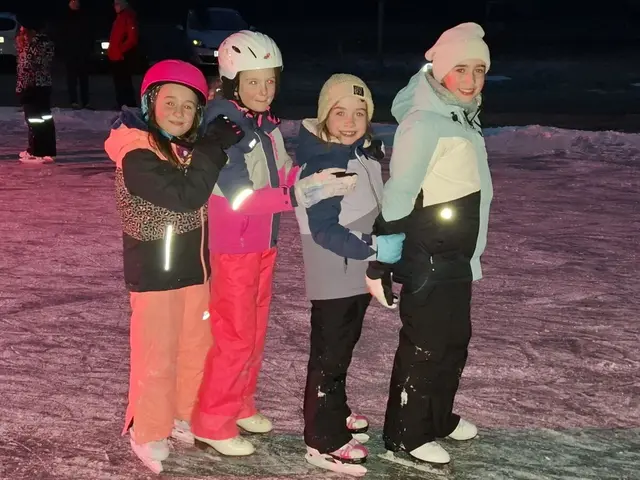 Eisarena Pabneukirchen. Kostenlos Eislaufschuhe ausleihen. Täglich von 8 bis 22 Uhr. So lange Eis is!  | Foto: Zinterhof