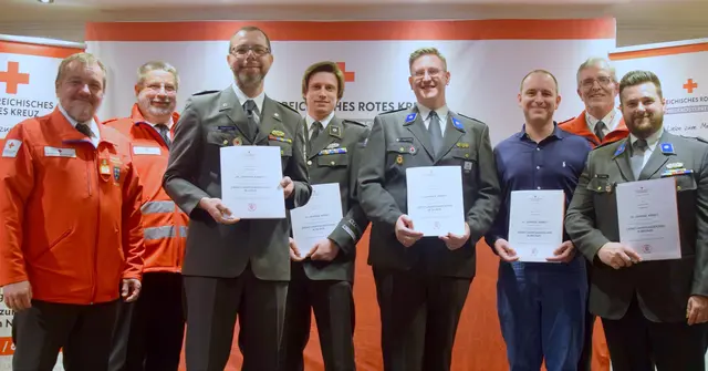 Präsident RK NÖ Hans Ebner, Bezirksstellenleiter Stv. Peter Hofbauer, Jürgen Engelmaier, Günter Porsch, Mario Lengenfelder, Marco Glaser, Bezirksstellenleiter Stv. Bruno Pind, Gerald Kopper | Foto: RK Horn