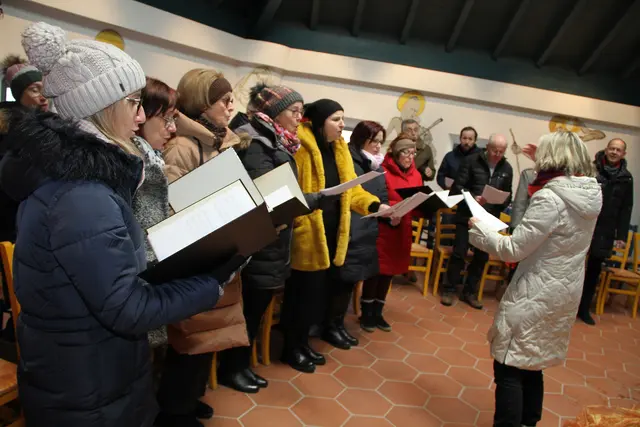 Der Chor Arkadia Arnfels unter der Leitung von Ula Kriebernegg hat die Johannesweinsegnung auch schon in den vorangegangenen Jahren begleitet und bereichert. | Foto: Josef Fürbass