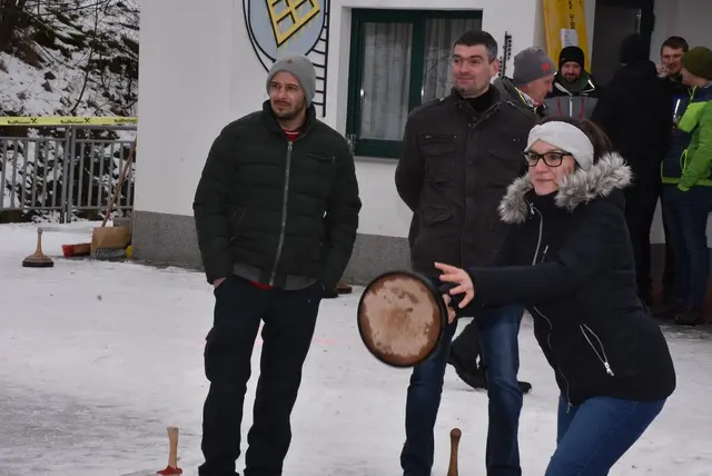 Eisarena Pabneukirchen. Kostenlos Eislaufschuhe ausleihen. Täglich von 8 bis 22 Uhr. So lange Eis is!   | Foto: Zinterhof