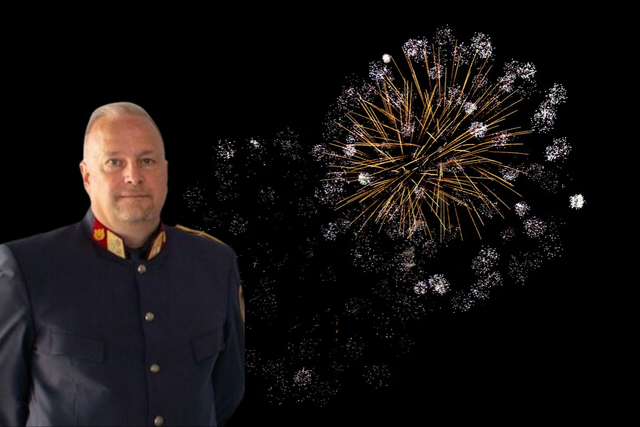 Oberst Erich Londer: "Die Wirkung von Pyrotechnik ist teilweise erheblich und wird oft unterschätzt." (Archivfotos) | Foto: MeinBezirk.at/Landespolizeidirektion Kärnten