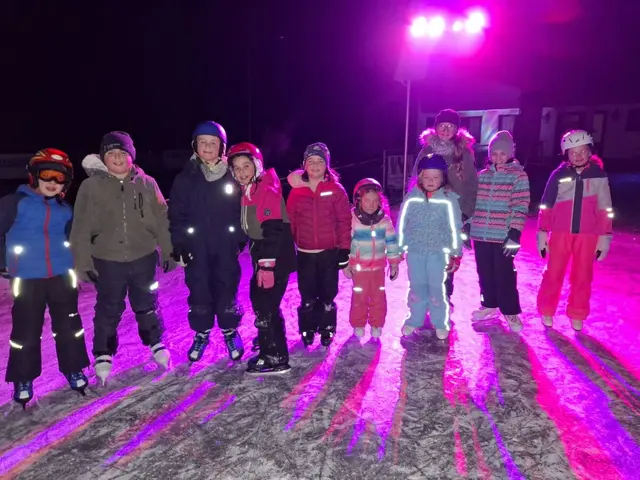 Eisarena Pabneukirchen. Kostenlos Eislaufschuhe ausleihen. Täglich von 8 bis 22 Uhr. So lange Eis is!  | Foto: Zinterhof