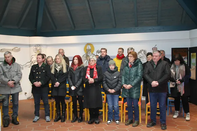 Die Emmauskapelle Wernersdorf bot am Hanstag den Rahmen für eine Weinsegnung. | Foto: Josef Fürbass