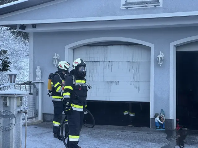 Der Brand wurde unter schwerem Atemschutz gelöscht | Foto: HFM Patrick Marcher