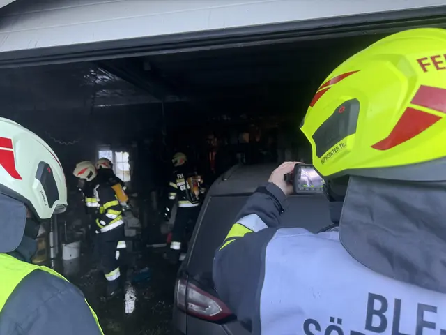 Mit der Wärmebildkamera wurde nach Glutnester gesucht. | Foto: HFM Patrick Marcher