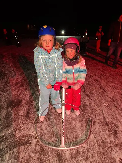 Eisarena Pabneukirchen. Kostenlos Eislaufschuhe ausleihen. Täglich von 8 bis 22 Uhr. So lange Eis is!  | Foto: Zinterhof