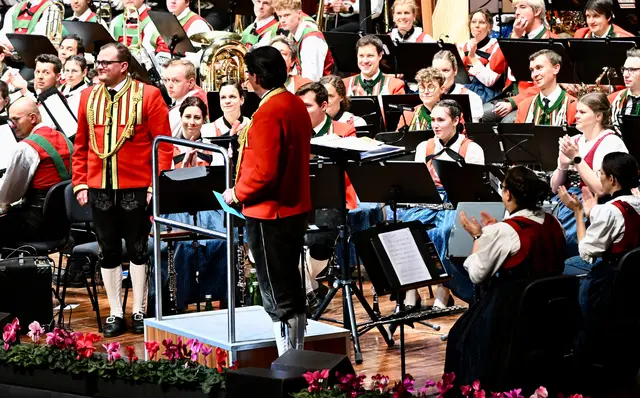 Präsident Roland Tanzer stellte Stefan Hassl als neuen Obmann der Stadtmusikkapelle Wilten vor. | Foto: Hassl