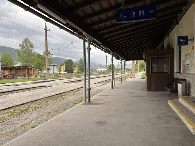 Gestrandet im Nirgendwo. Wer aufgrund von Verspätungen den letzten Zug nicht mehr erwischt kann unter anderem auch die Übernachtung im Hotel gelten machen.  | Foto: Nicole Hettegger