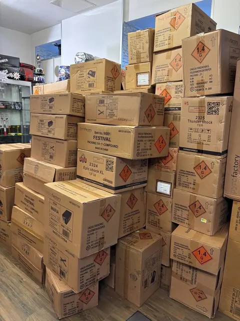 Hunderte Kilo illegale Pyrotechnik wurde in Floridsdorf sichergestellt. | Foto: Gruppe Sofortmaßnahmen