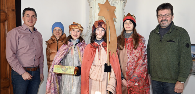 Die Sternsinger sind wieder unterwegs und haben das Rathaus Horn besucht. | Foto: Gabriele Hohenegger