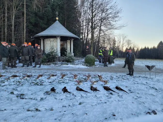 Streckenlegung der winterlichen Waldkapelle in Waldneukirchen, Abschlussjagd der diesjährigen Jagdsaison; rechts Jagdleiter Anton Frantal