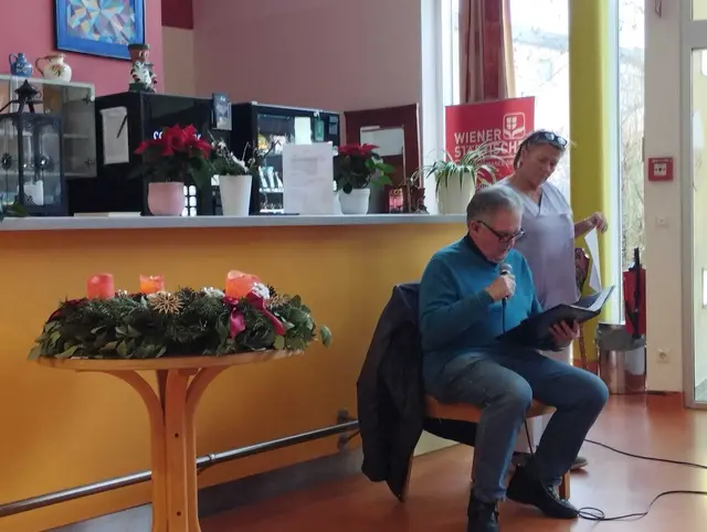 Den christlichen Rahmen der Feier gab Diakon Hans Hofer, der mit seinen Worten Besinnlichkeit und Hoffnung vermittelte. | Foto: Christian Marinka