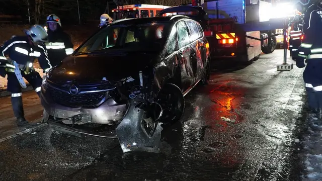 Der schwer beschädigte PKW | Foto: DOKU-NÖ