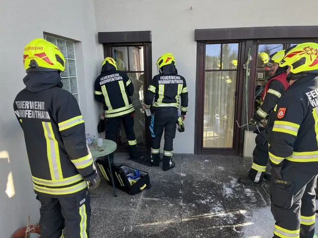 Die Feuerwehr öffnete dem Rettungsdienst die Tür. | Foto: FF Waidhofen/Thaya
