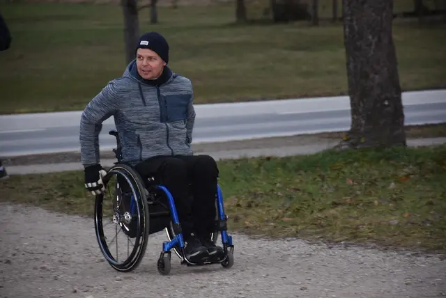 Läufer, Jogger, Walker, Spaziergänger, Rollstuhlfahrer, Mütter und Väter mit Kinderwägen  waren beim 2. Silvesterlauf in Mitterkirchen dabei.  | Foto: Zinterhof