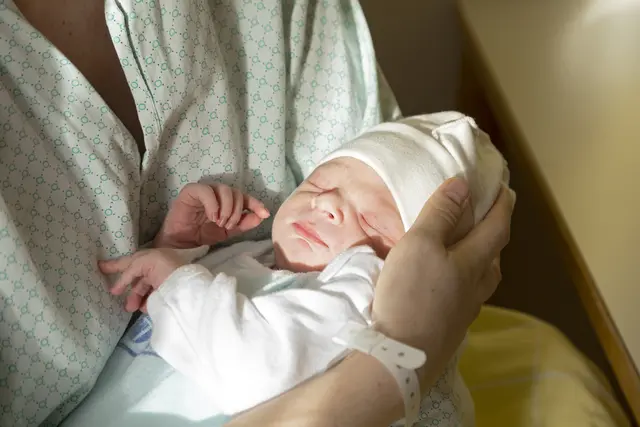 Der kleine Elio ist das Wiener Neujahrsbaby 2026. | Foto: Wiener Gesundheitsverbund / Bernhard Noll