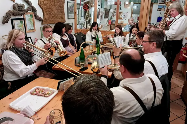Sage und schreibe 215 Musikantenstammtische wurden im Vulkanlandstadl in Pichal abgehalten. | Foto: W. Spätauf