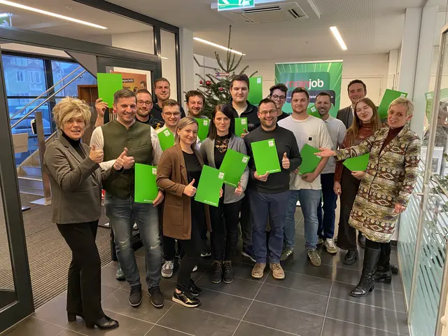 16 Kursteilnehmerinnen und Kursteilnehmer absolvierten am WIFI der WKO Regionalstelle Feldbach die Unternehmerprüfung. | Foto: WKO Feldbach