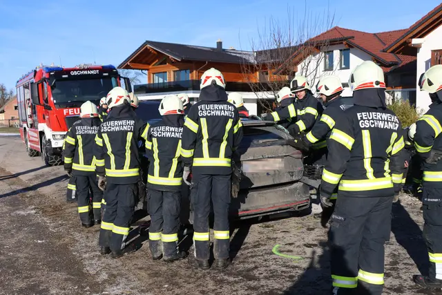 Die Einsatzkräfte zweier Feuerwehren wurden zur Personenrettung alarmiert. | Foto: laumat/Matthias Lauber
