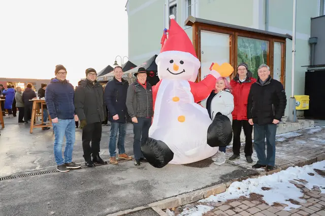 Das Team der SPÖ St. Johann in der Haide rund um Bgm. Günter Müller und Vbgm. Mag. Christoph Miksch lud zum Neujahrs-Punschstand. | Foto: Gemeinde St. Johann