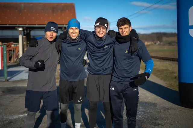 Michael Peindl, mit Bruder und Freunden kurz vor Start des Laufes | Foto: Laura Alber