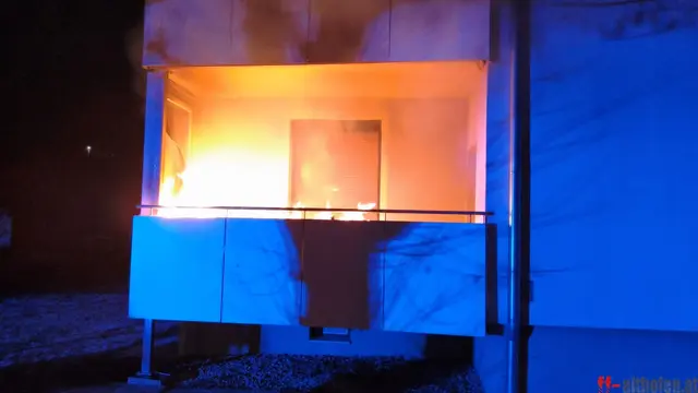 Balkonbrand bei einem Mehrparteienhaus in Althofen. | Foto: Feuerwehr Althofen