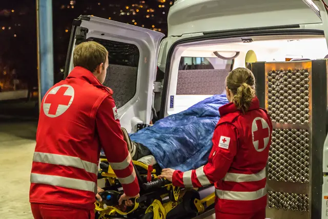 Über 300 Rettungs- und Notfallsanitäter:innen des OÖ. Roten Kreuzes sorgten in der Silvesternacht für rasche Hilfe.  | Foto: OÖRK/Asanger