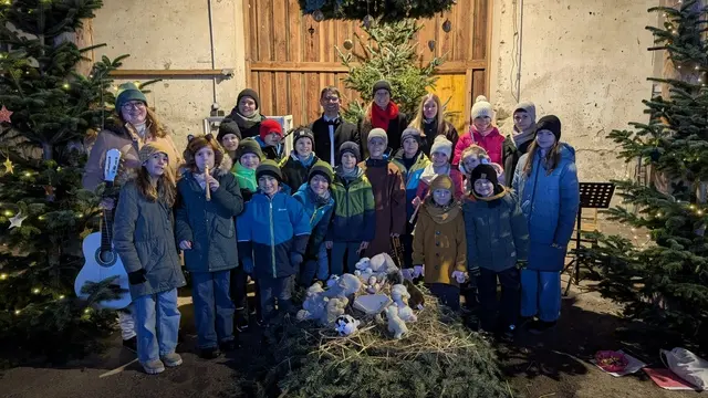 In Strögen versammelten sich Jung und Alt, um gemeinsam das Wunder von Weihnachten zu spüren. | Foto: M. Kopper