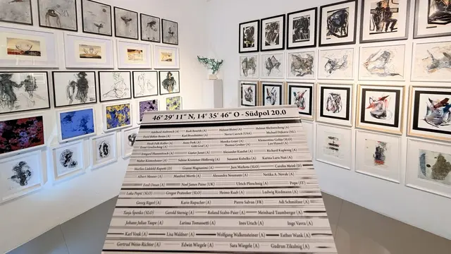 Zum 20. Mal präsentiert der Verein Kino Kreativ Kulturaktiv die Sammelausstellung "Südpol". Nach telefonischer Vereinbarung ist sie noch in der Galerie Vorspann/Galerija Vprega zu sehen sowie jederzeit im virtuellen Raum unter marktplatz.galerievorspann.com. | Foto: A. Jerlich