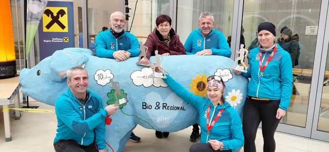 Partystimmung beim Silvesterlauf in Peuerbach für die Läufer Johann Geyerhofer, Helmut Holl, Anna Pusch, Josef Berger, Barbara Schatzl und Doris Raaber | Foto: Barbara Schatzl