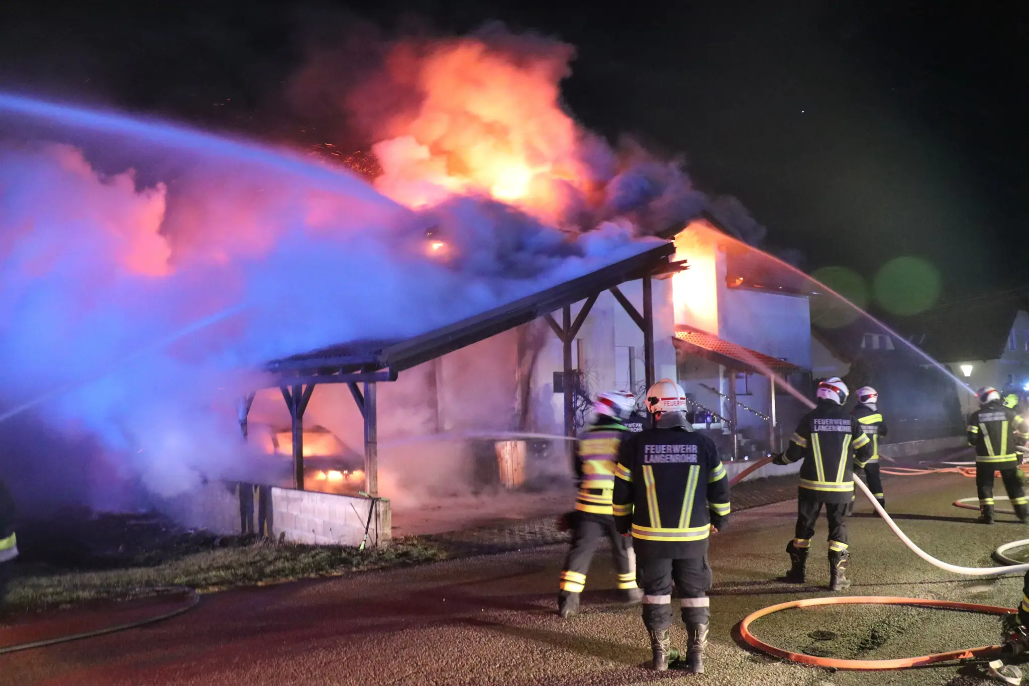 Großeinsatz der Feuerwehr: Wohnhaus in Langenrohr brannte völlig nieder - ...