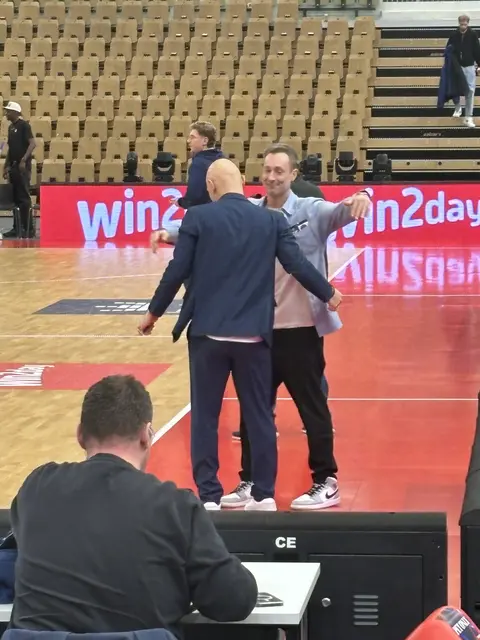 Große Erleichterung: Klym Artamonov und Sascha Sander. | Foto: MeinBezirk/Angelika Kern