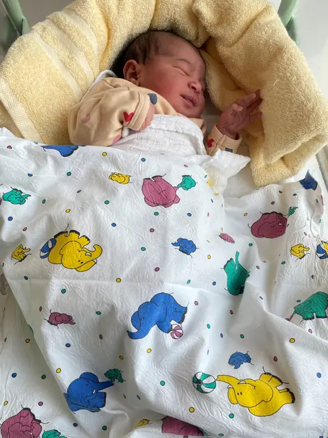 Das Neunkirchner Neujahrsbaby heißt Leila. Das Mädchen erblickte am 1. Jänner 2026 das Licht der Welt. | Foto: Universitätsklinikum Neunkirchen