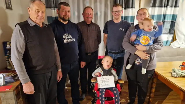 Spendenscheckübergabe an die Familie Weilguny aus Liebenau. | Foto: Gustav Leutgeb