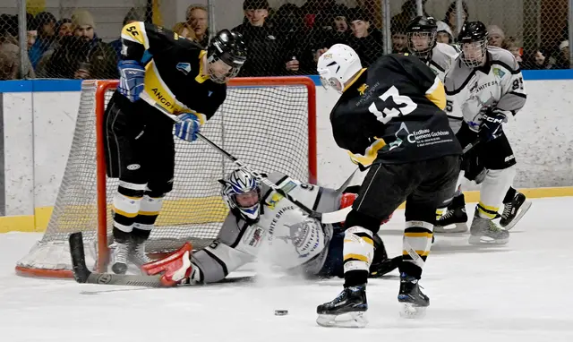 Tolle Szene gab es zuhauf, wobei sich der Großteil der Offensivszenerie vor dem Gehäuse der Mutterer abspielten. | Foto: Hassl