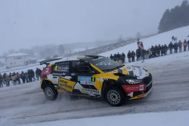 Michael Lengauer aus Neumarkt im Mühlkreis ist Simon Wagner aus Unterweitersdorf auf den Fersen. "Lengis" Rückstand beträgt nach sieben Sonderprüfungen 18,8 Sekunden. | Foto: Jännerrallye/Harald Illmer