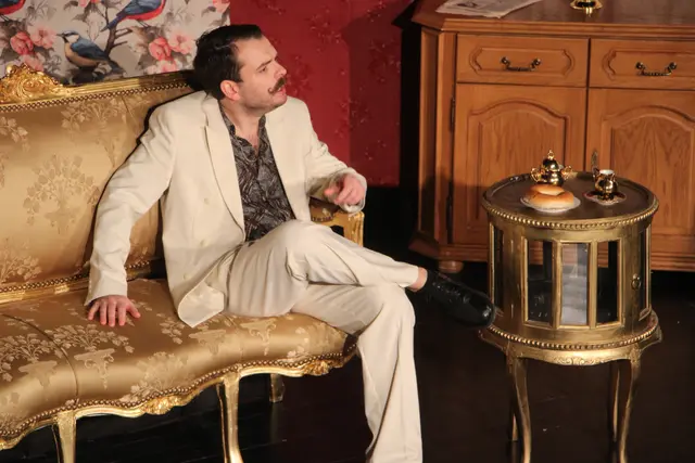 Obmann Marvin Sailer verkörperte Herrn Stegreif im Nestroy Stück. | Foto: Josef Hofmüller