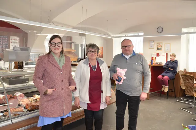 Bgm. Elke Florian, Verkäuferin Sandra Hochfellner und Peter Kaiser. | Foto: Oblak