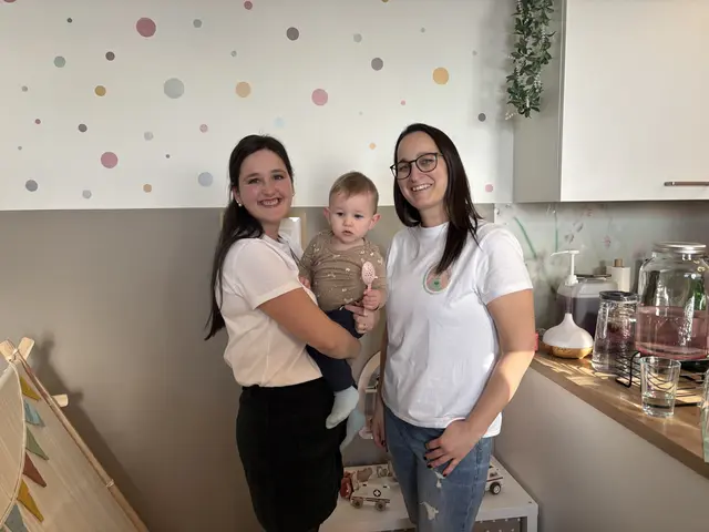 Sophie Raschbauer-Kellner von Gspia di und Beatrice Bachmaier von Wunderbar geborgen bieten ein breites Spektrum für Kinder und Eltern an. | Foto: Gerda Toth