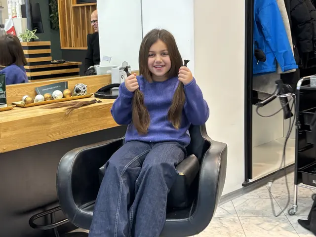 Die langen Haare liegen bereit für die Weitergabe an den Verein Haarfee. | Foto: Alexandra Goll