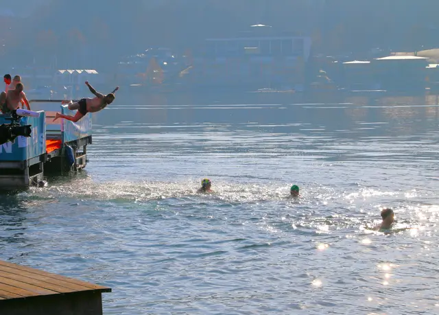 Sprung in den Wörthersee, Neujahrsschwimmen