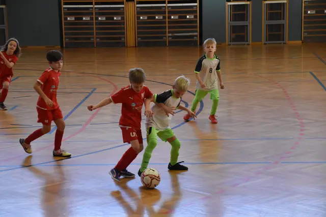 Auch die Youngsters ritterten bereits um jeden Ball - wie hier beim Match Pinkafeld gegen Punitz | Foto: MeinBezirk/Michael Strini