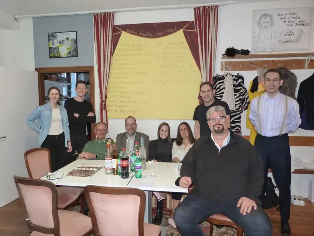 Mit viel Spielfreude und Tempo startete die Theatergruppe Nikitsch mit der Komödie "Papučar / Der Pantoffel-Panther" in ihre 28. Spielsaison. | Foto: Vanessa Wittmann