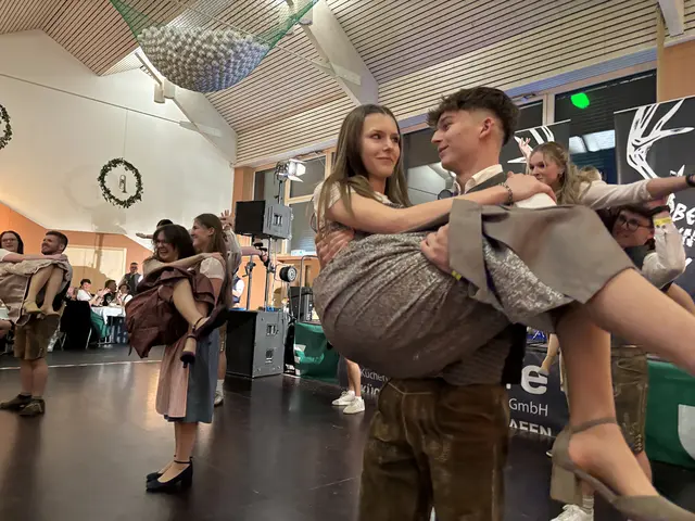 Mit einer schwungvollen Polonaise wurde der "Sulmtaler Trachtenball" eröffnet. | Foto: MeinBezirk/W. Fischer