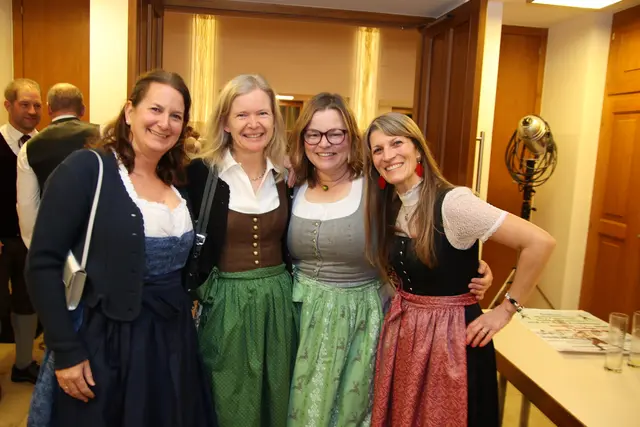 Bestens gelaunt: Eva Hofmann mit Marion, Marlene und Melanie (v. l.).